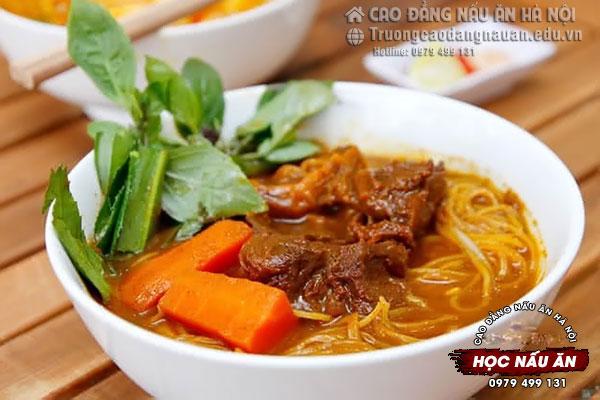 Dạy nấu b&ograve; kho hũ tiếu