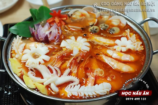Trình bày lẩu Thái có tính thẩm mỹ cao