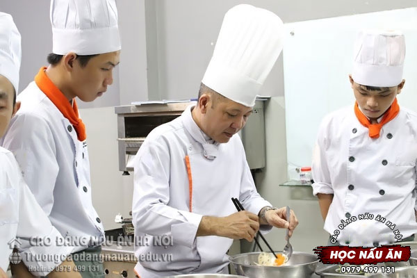 Học nấu cơm g&agrave; tại H&agrave; Nội