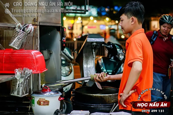 Học nấu m&oacute;n cơm g&agrave; c&oacute; tiềm năng doanh thu lớn