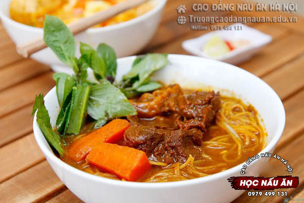 Hủ tiếu l&agrave; m&oacute;n ăn được y&ecirc;u th&iacute;ch
