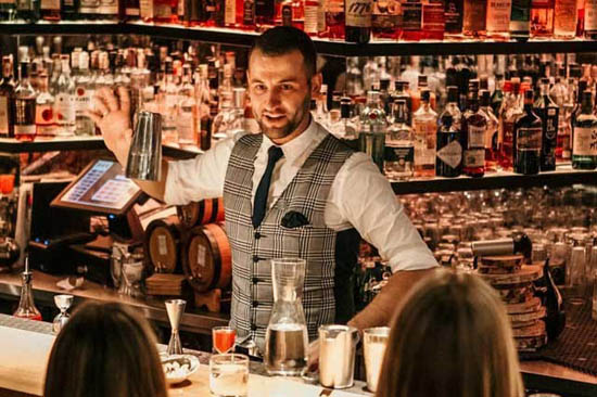 Bar l&agrave; g&igrave;?