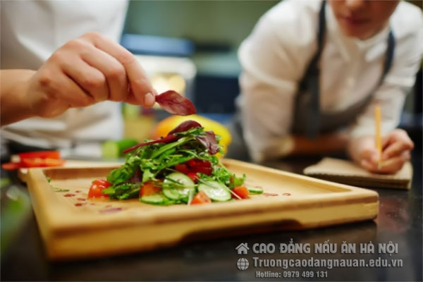 Kỹ năng cần c&oacute; của nh&acirc;n vi&ecirc;n bếp lạnh