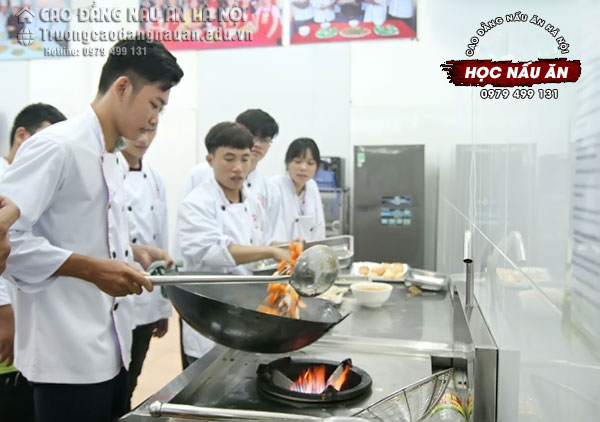 học nấu ăn c&oacute; tương lai