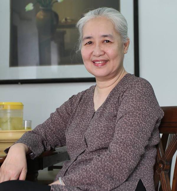 C&ocirc; Nguyễn Dzo&atilde;n Cẩm V&acirc;n