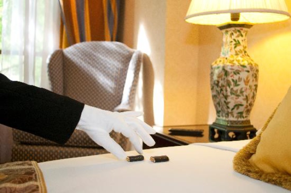 Chỉnh trang ph&ograve;ng v&agrave;o buổi tối