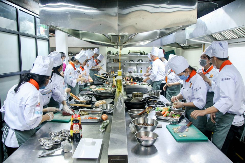 Học nấu ăn tại H&agrave; Đ&ocirc;ng c&oacute; nhiều cơ hội nghề nghiệp
