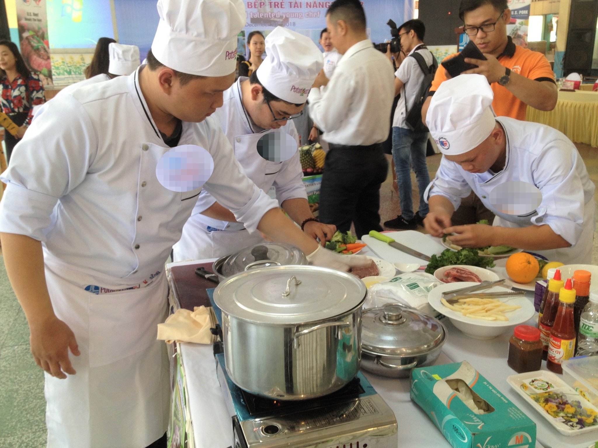 Trưởng nhóm, bếp phó, bếp trưởng có thu nhập không giới hạn theo năng lực