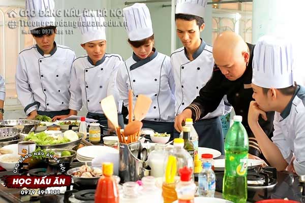 Học đầu bếp có mức lương cao
