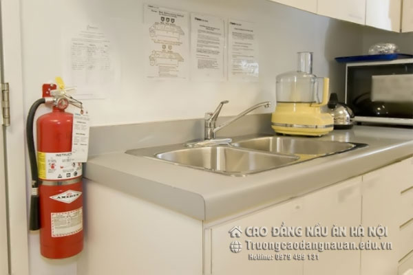 Lu&ocirc;n c&oacute; b&igrave;nh cứu hoả trong khu bếp