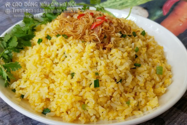 Nguy&ecirc;n Liệu Cần Chuẩn Bị Để L&agrave;m Cơm Chi&ecirc;n Tỏi Trứng