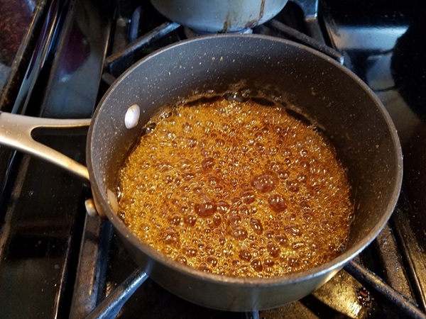 Nấu đường làm Caramel