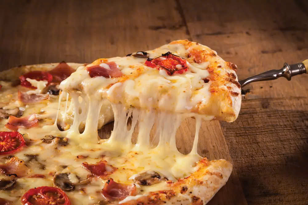Ph&ocirc; mai Cheddar nướng Pizza