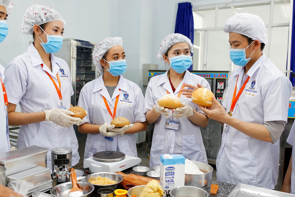C&ocirc;ng nghệ thực phẩm ng&agrave;nh học cho bạn nữ th&iacute;ch nghi&ecirc;n cứu