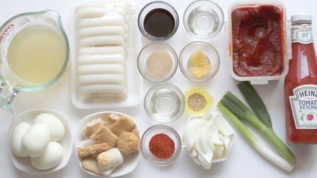 Nguy&ecirc;n liệu l&agrave;m Tokbokki