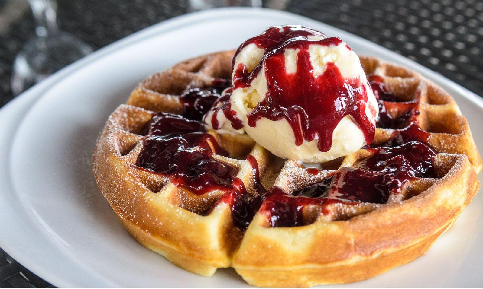 Waffle Là Gì? Công Thức Làm Waffle Không Dùng Máy