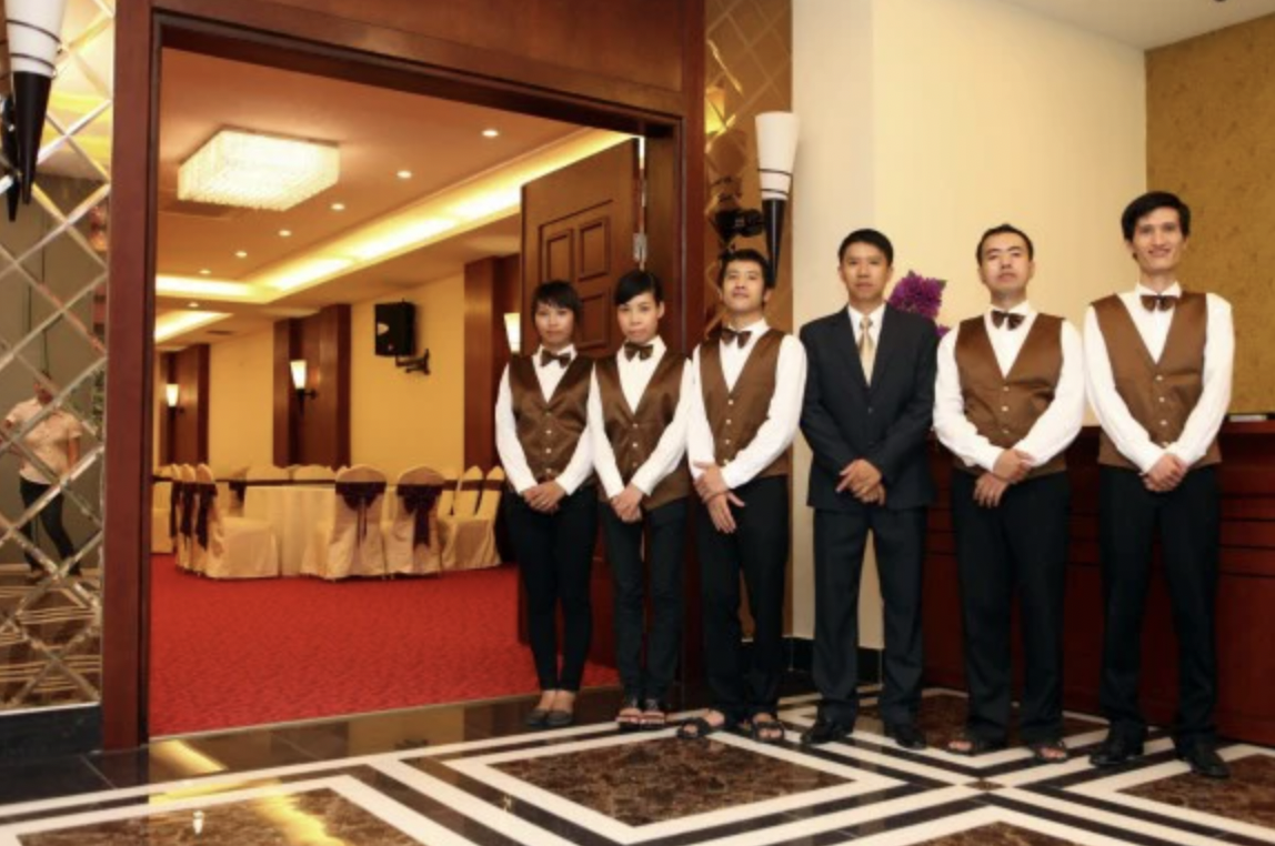 Đ&oacute;n Kh&aacute;ch V&agrave; Phục Vụ thực đơn Acalahe