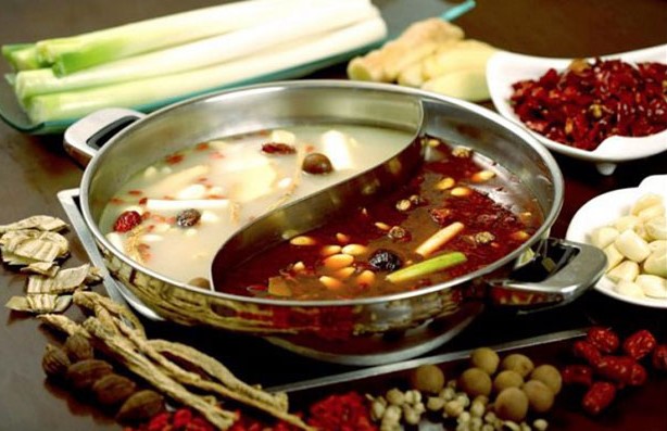 D&ugrave;ng hoa ti&ecirc;u nấu lẩu Tứ Xuy&ecirc;n 