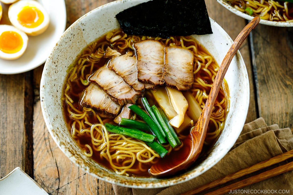 Shoyu Ramen (醤油ラーメン)