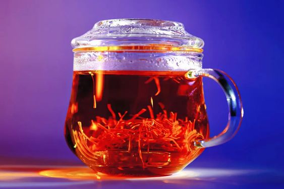 saffron với hoa c&uacute;c