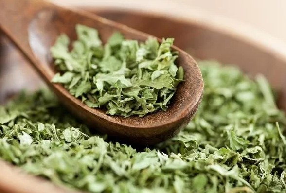 L&aacute; Parsley được sấy kh&ocirc;