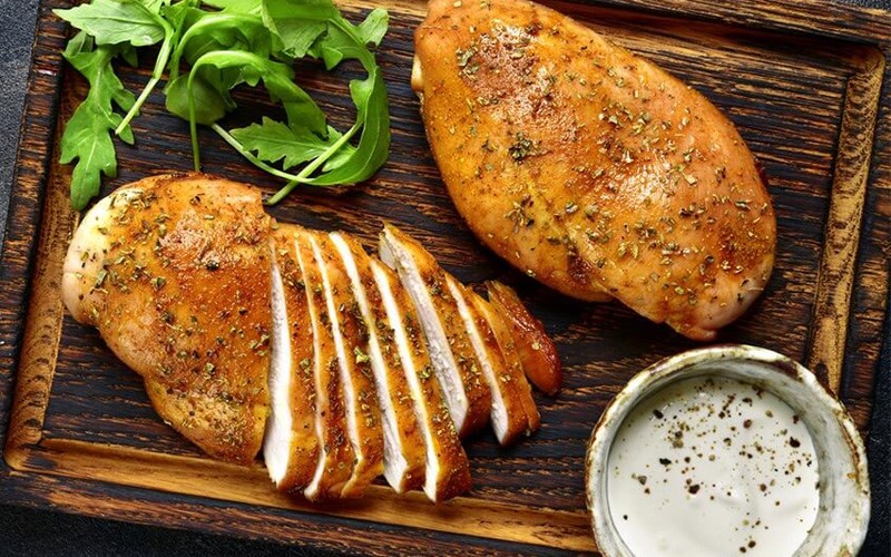 Ức g&agrave; nướng 