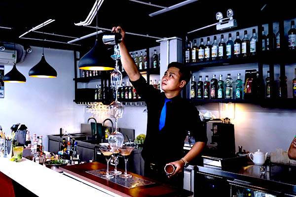 Công việc của bartender làm những gì