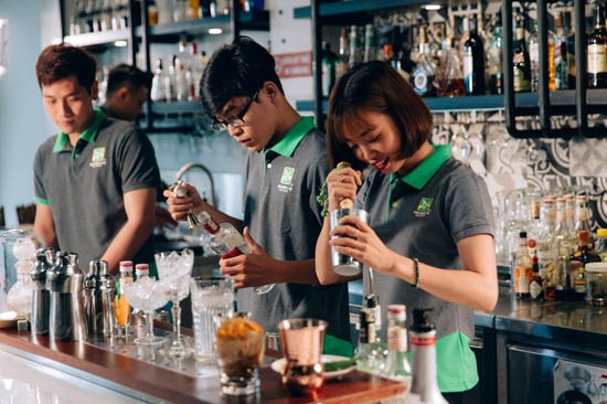 Phụ Bar (Barboy)