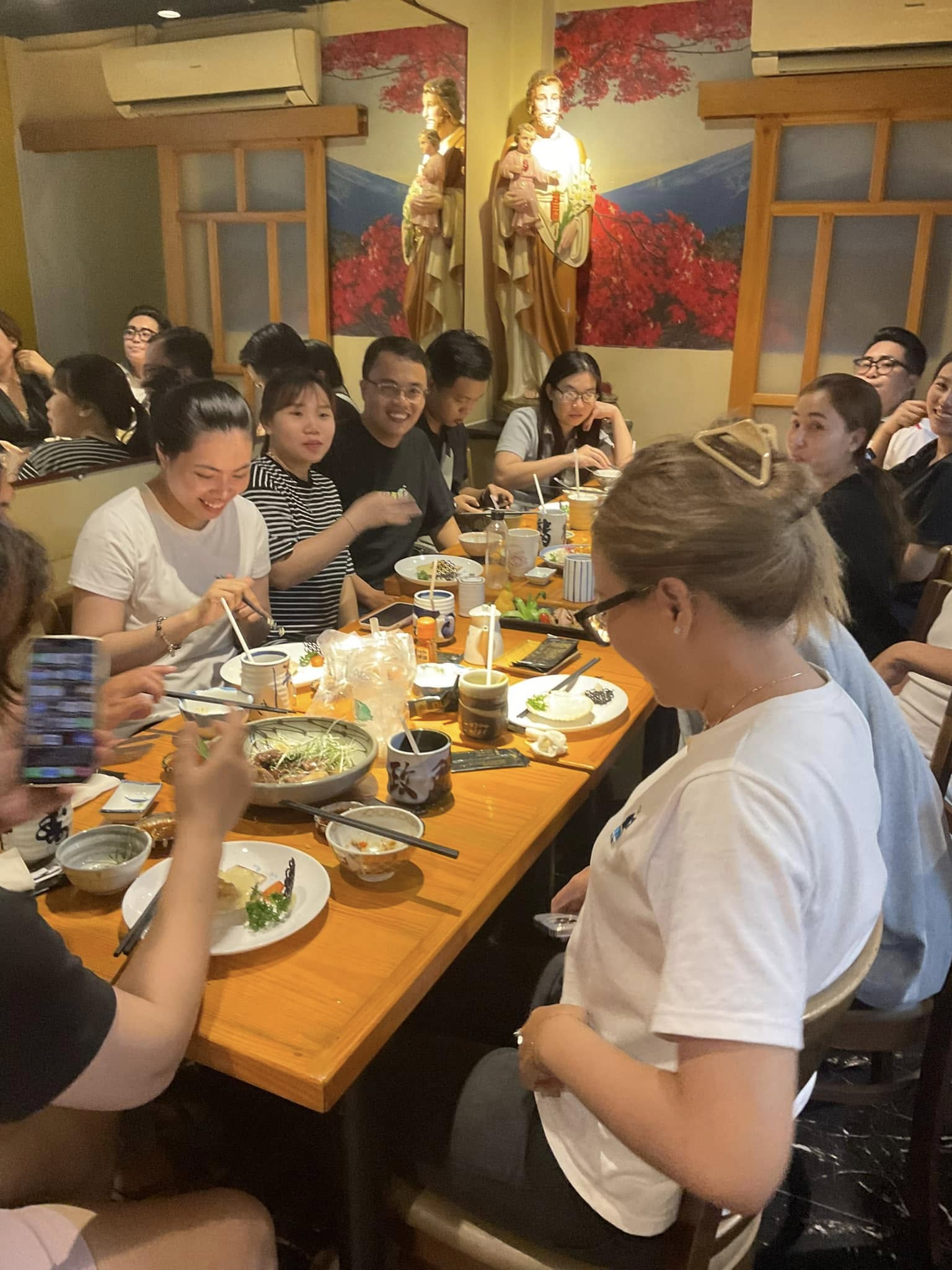 Dung Sushi cung cấp nhiều cách thức đặt bàn khác nhau