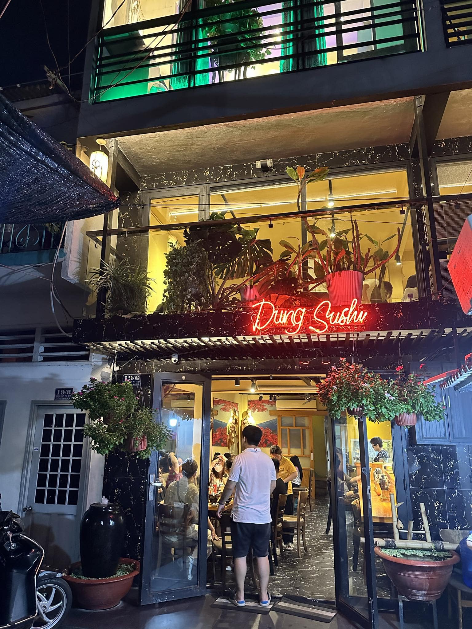 Nhà hàng Dung Sushi