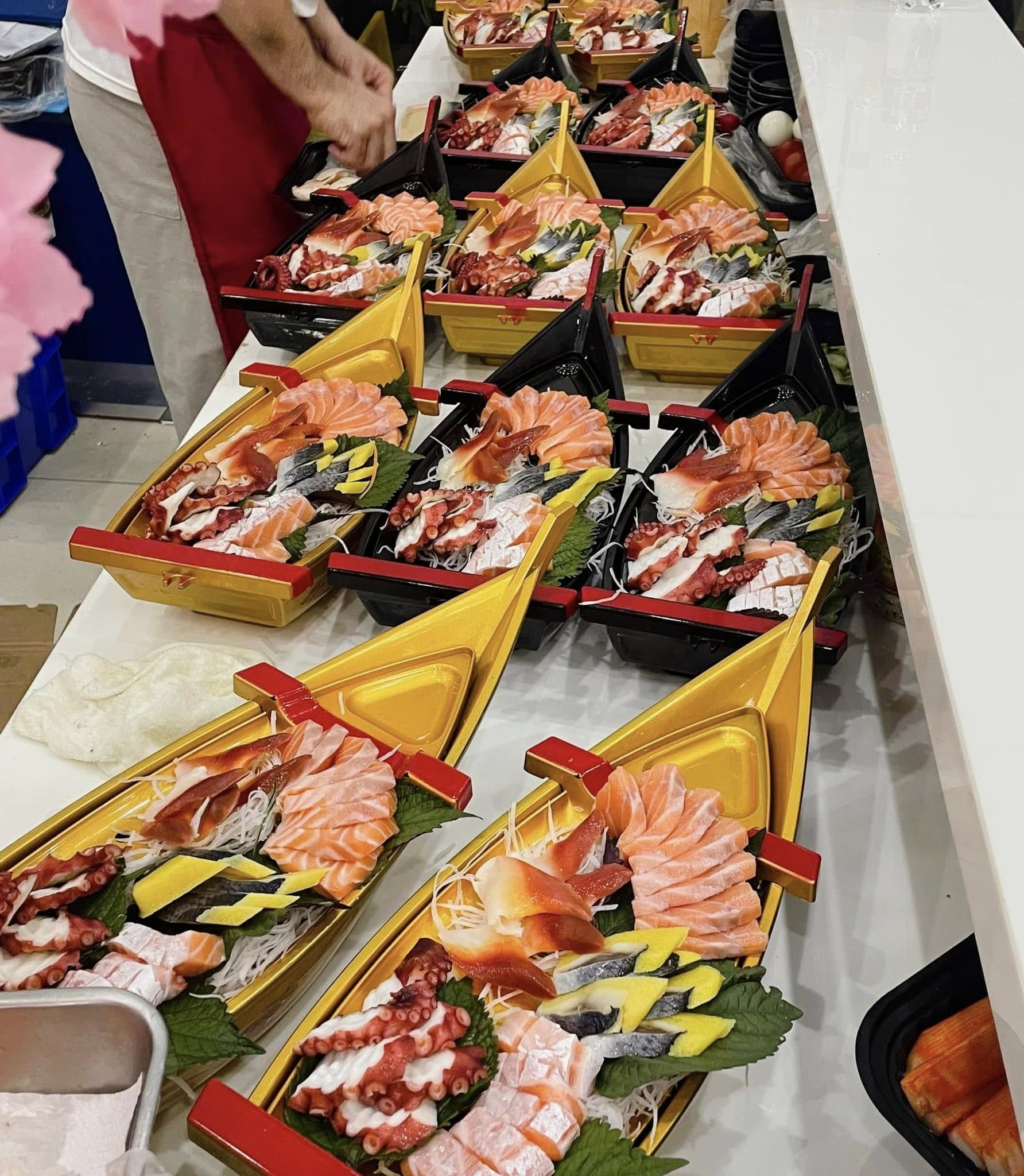 nh&agrave; h&agrave;ng sushi