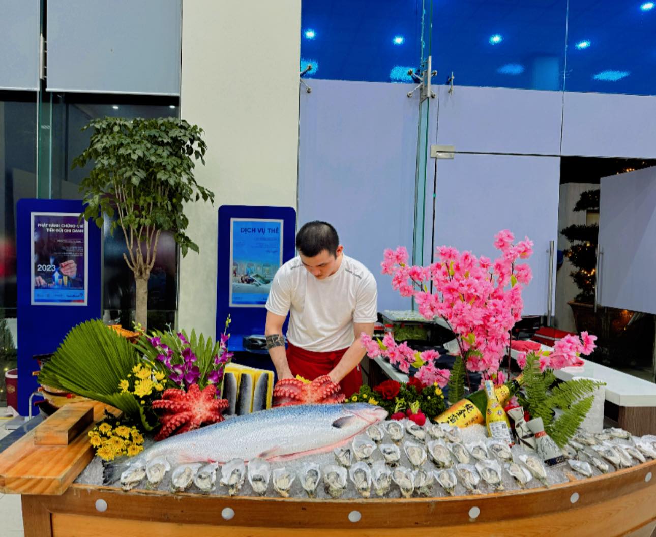 Qu&aacute;n sushi ngon