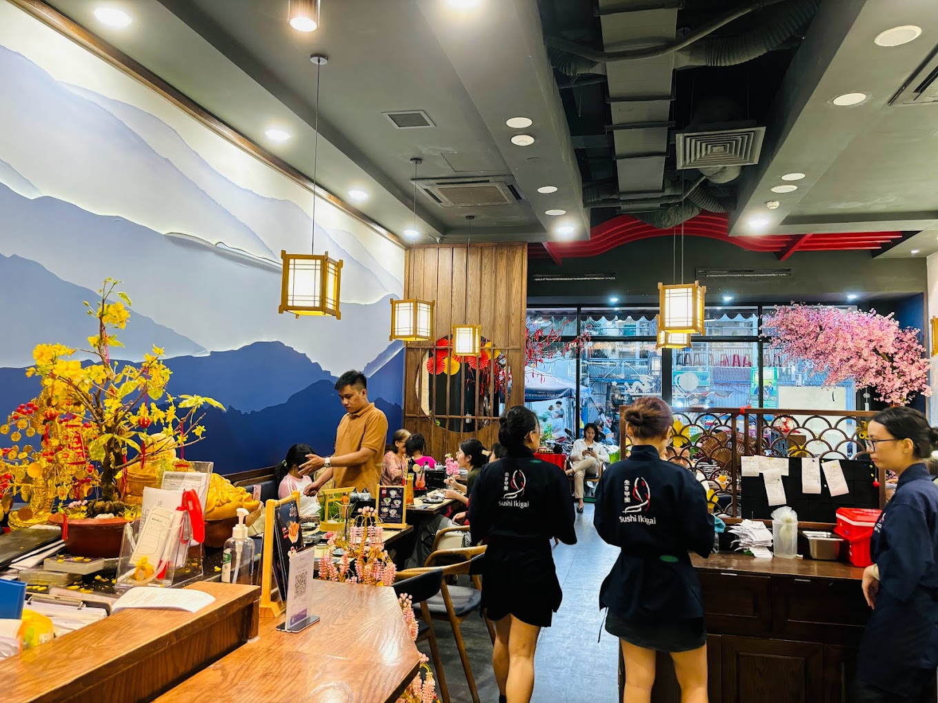 Dịch vụ tận t&acirc;m tại Ikigai Sushi
