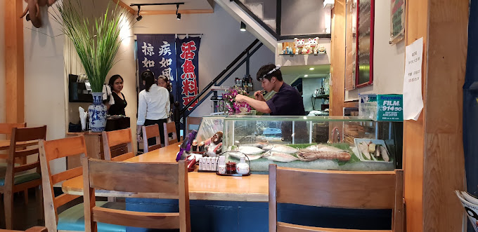 K Cafe Sushi cung cấp nhiều c&aacute;ch đặt b&agrave;n tiện lợi