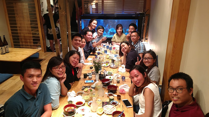 Kh&aacute;ch h&agrave;ng h&agrave;i l&ograve;ng khi trải nghiệm ẩm thực tại K Cafe Sushi