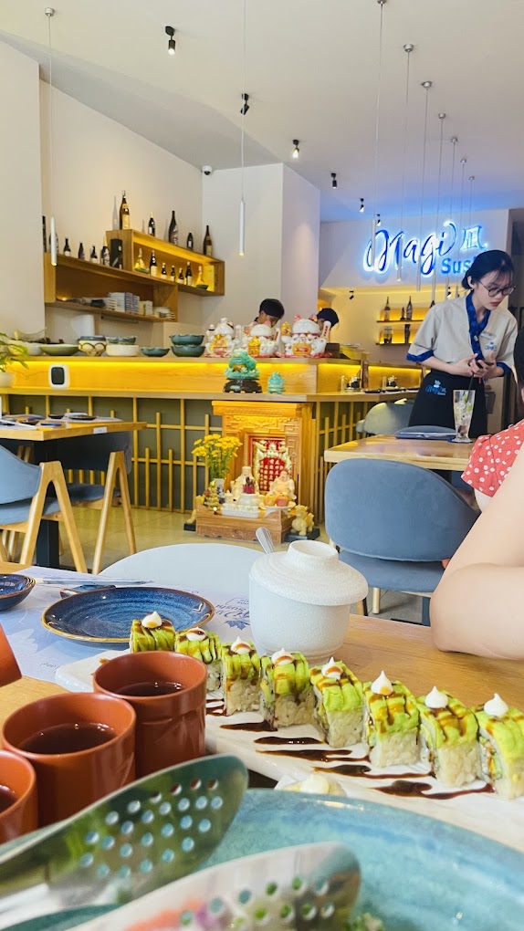Nagi Sushi nổi bật với dịch vụ phục vụ chuy&ecirc;n nghiệp