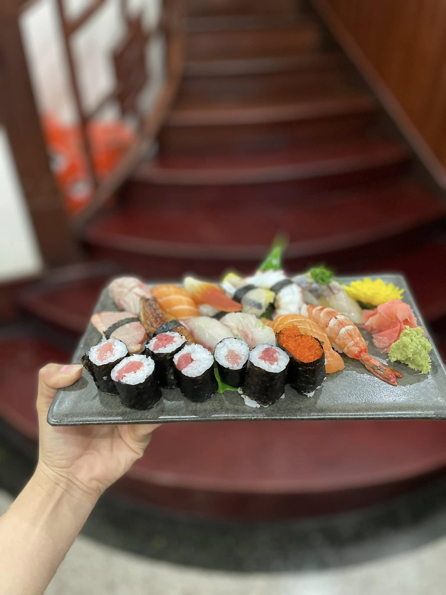Menu của Sakura Sushi đa dạng m&oacute;n ăn ngon