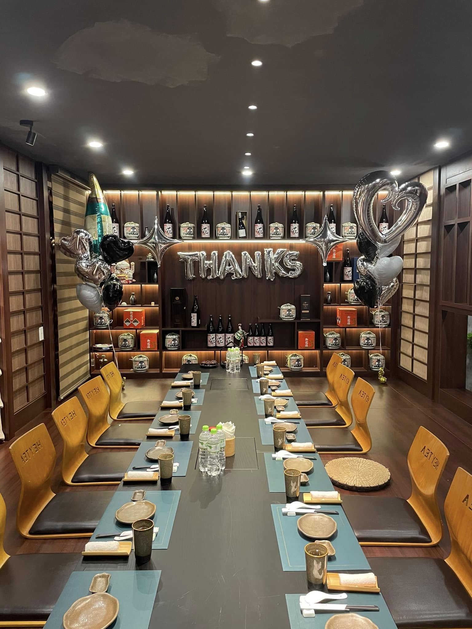 Sakura Sushi cung cấp nhiều c&aacute;ch thức đặt b&agrave;n linh hoạt