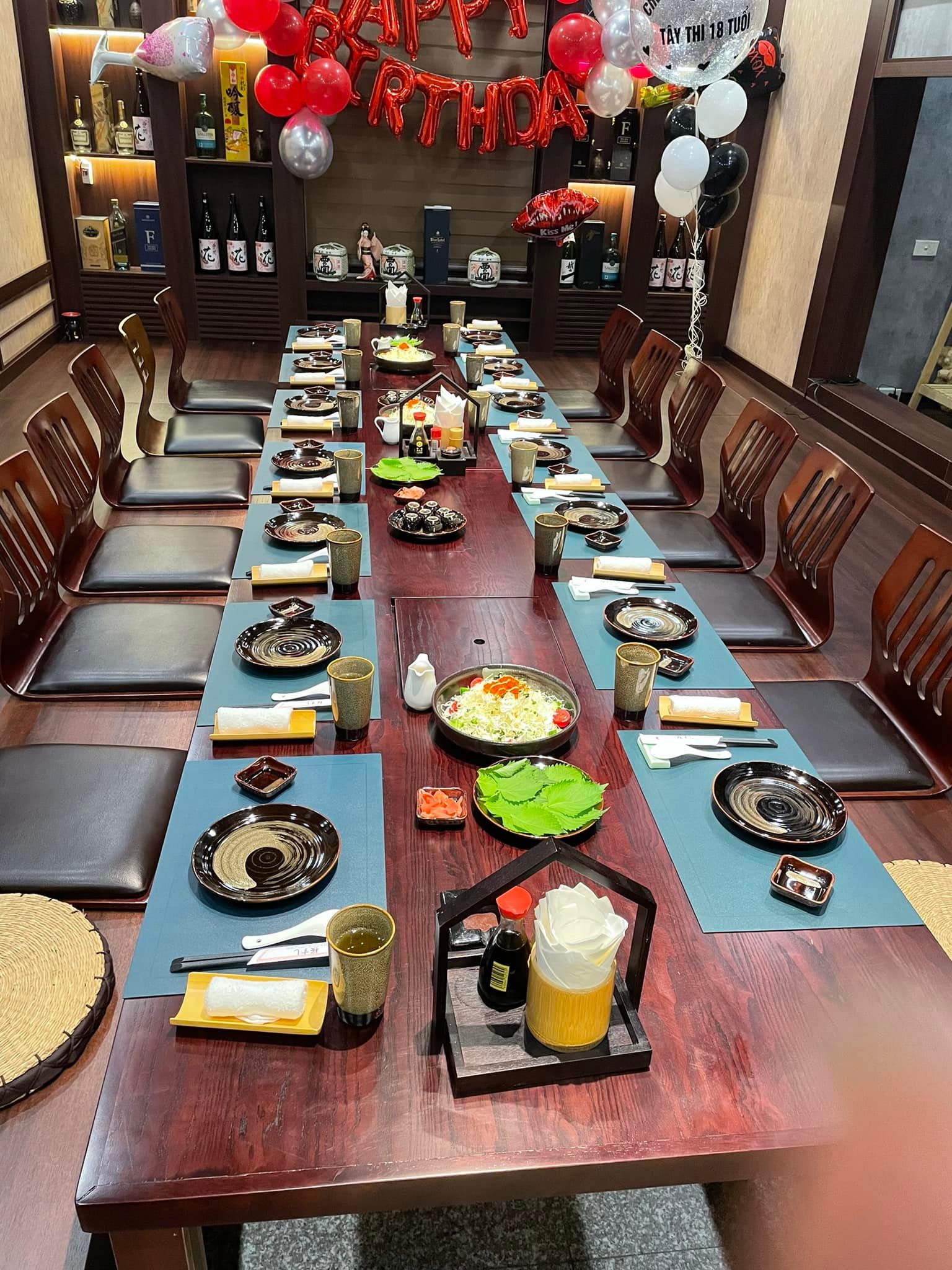 Sakura Sushi thường xuy&ecirc;n tổ chức c&aacute;c chương tr&igrave;nh ưu đ&atilde;i cho kh&aacute;ch h&agrave;ng