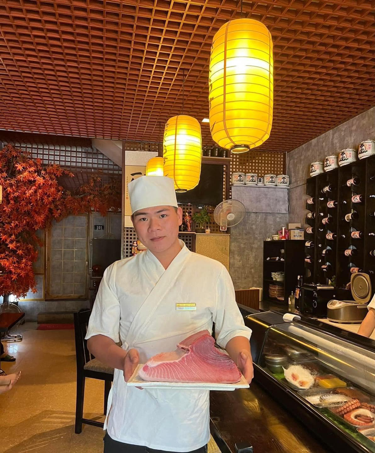 Sakura Sushi tự h&agrave;o sở hữu đội ngũ đầu bếp chuy&ecirc;n nghiệp