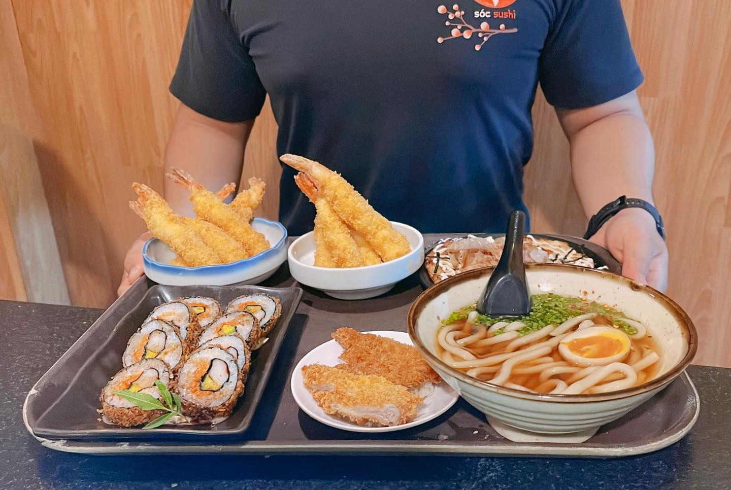 S&oacute;c Sushi cung cấp dịch vụ chuy&ecirc;n nghiệp