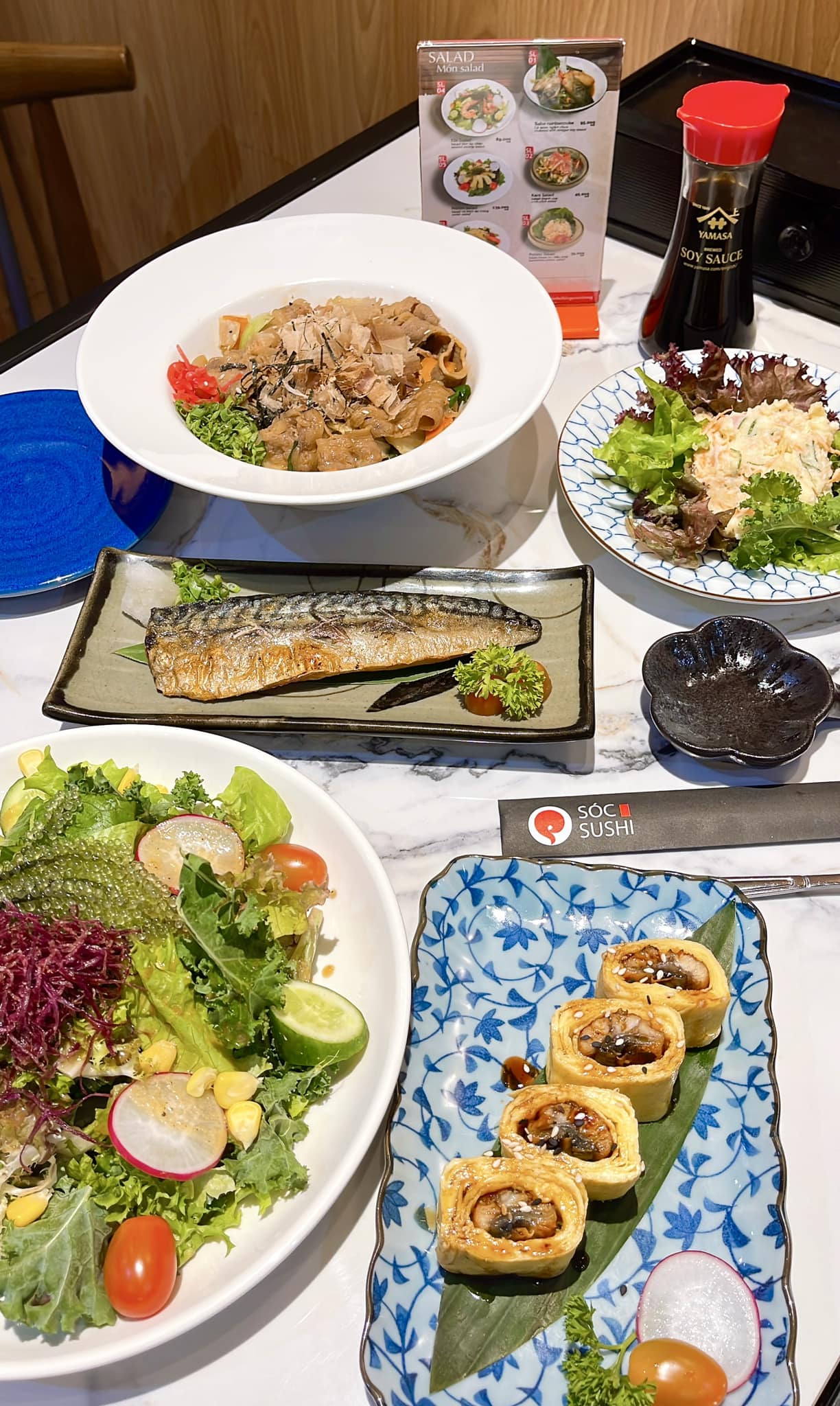 Thực đơn tại S&oacute;c Sushi đa dạng m&oacute;n ăn ngon