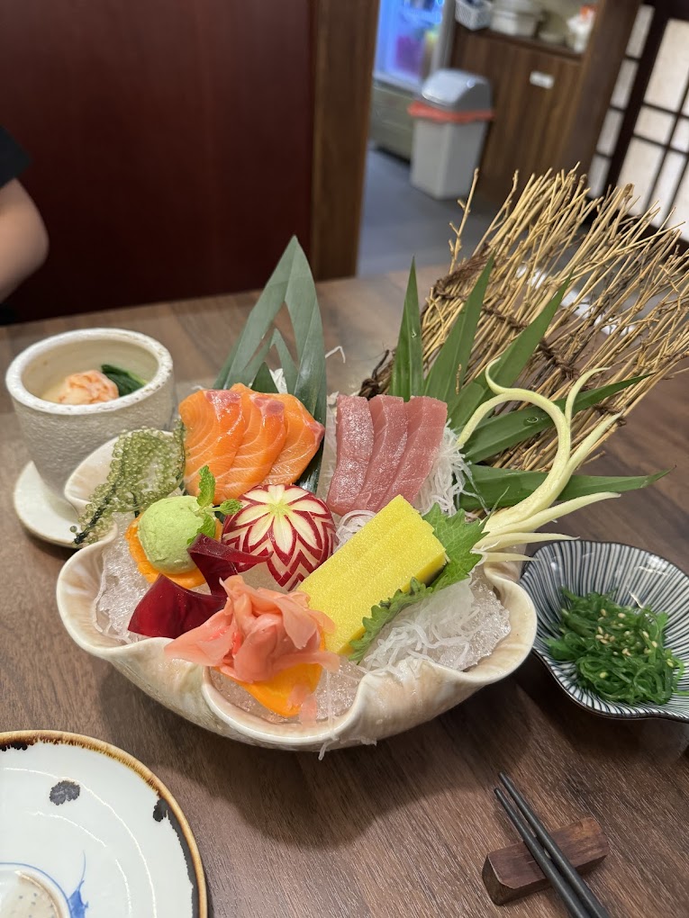 Menu của Sushibar cung cấp cho qu&yacute; kh&aacute;ch nhiều sự lựa chọn