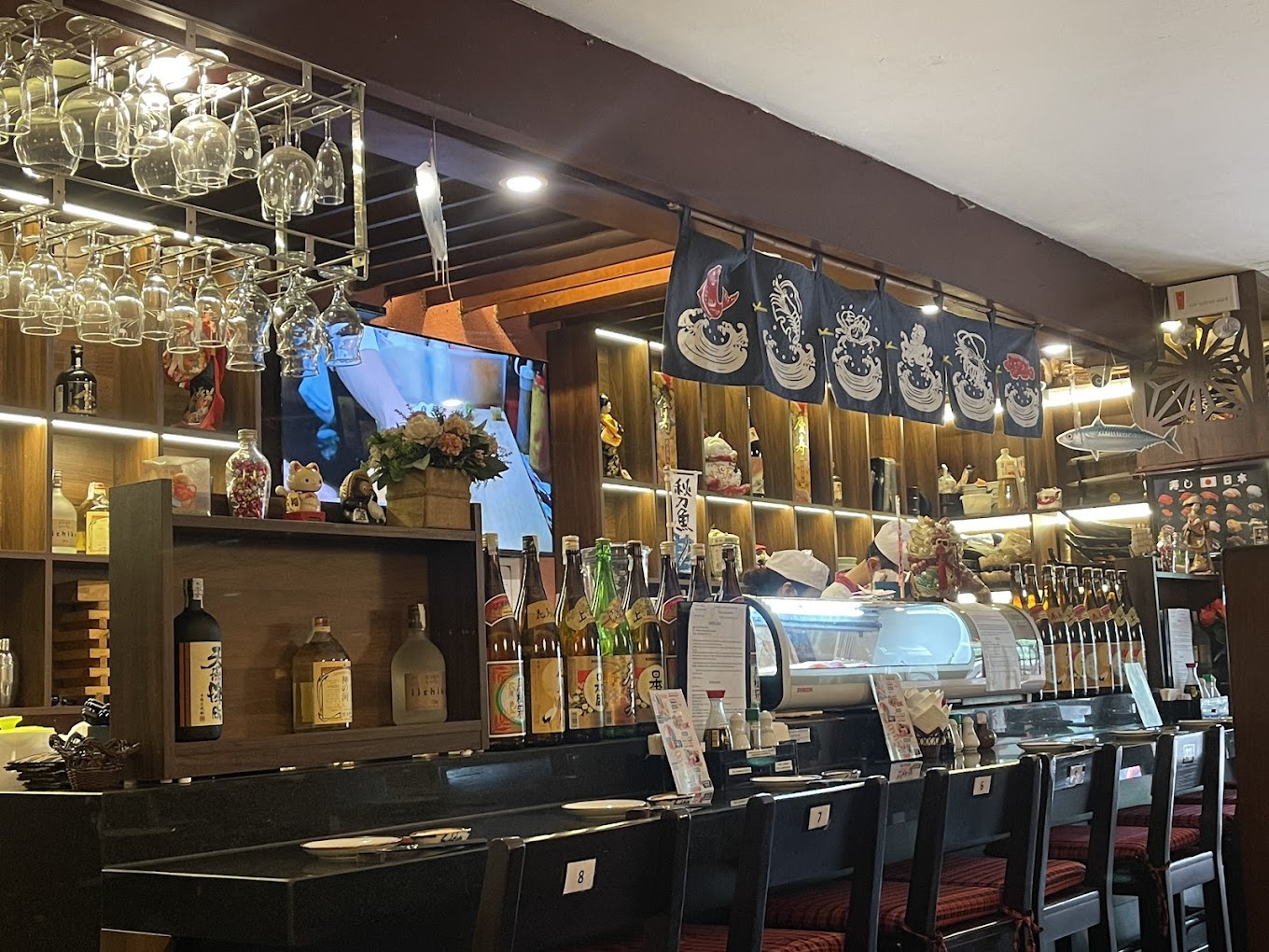 Sushibar c&oacute; nhiều cơ sở kh&aacute;c nhau