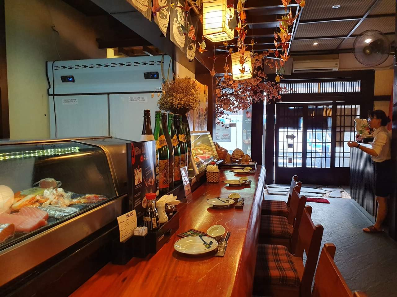Sushibar qu&aacute;n ăn nhật bản