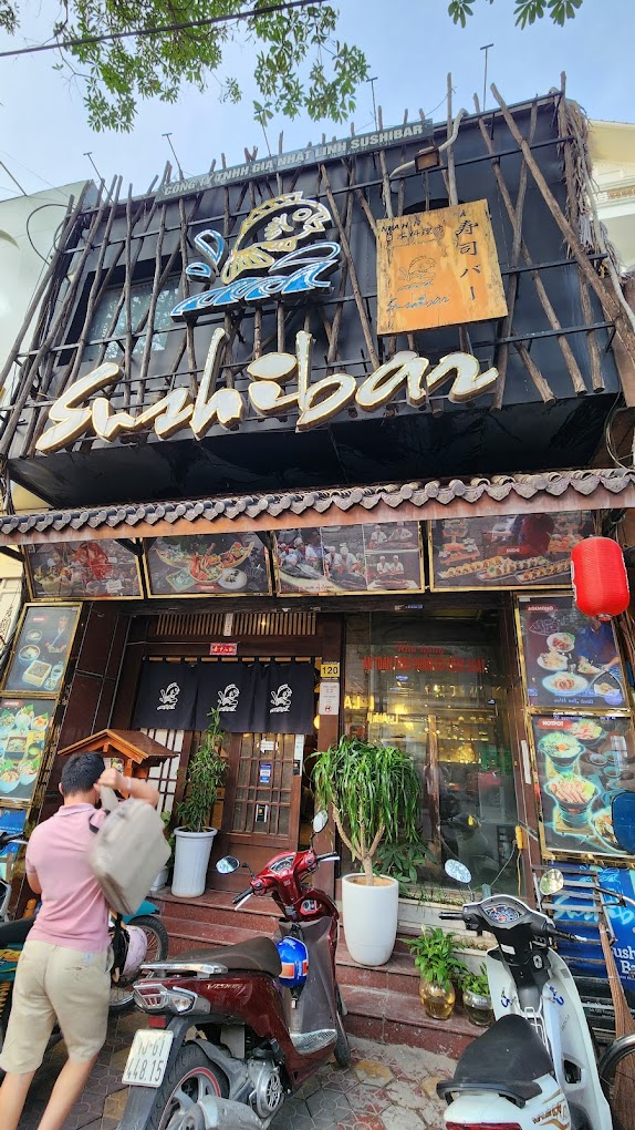 SUSHI BAR NHÀ HÀNG NHẬT BẢN