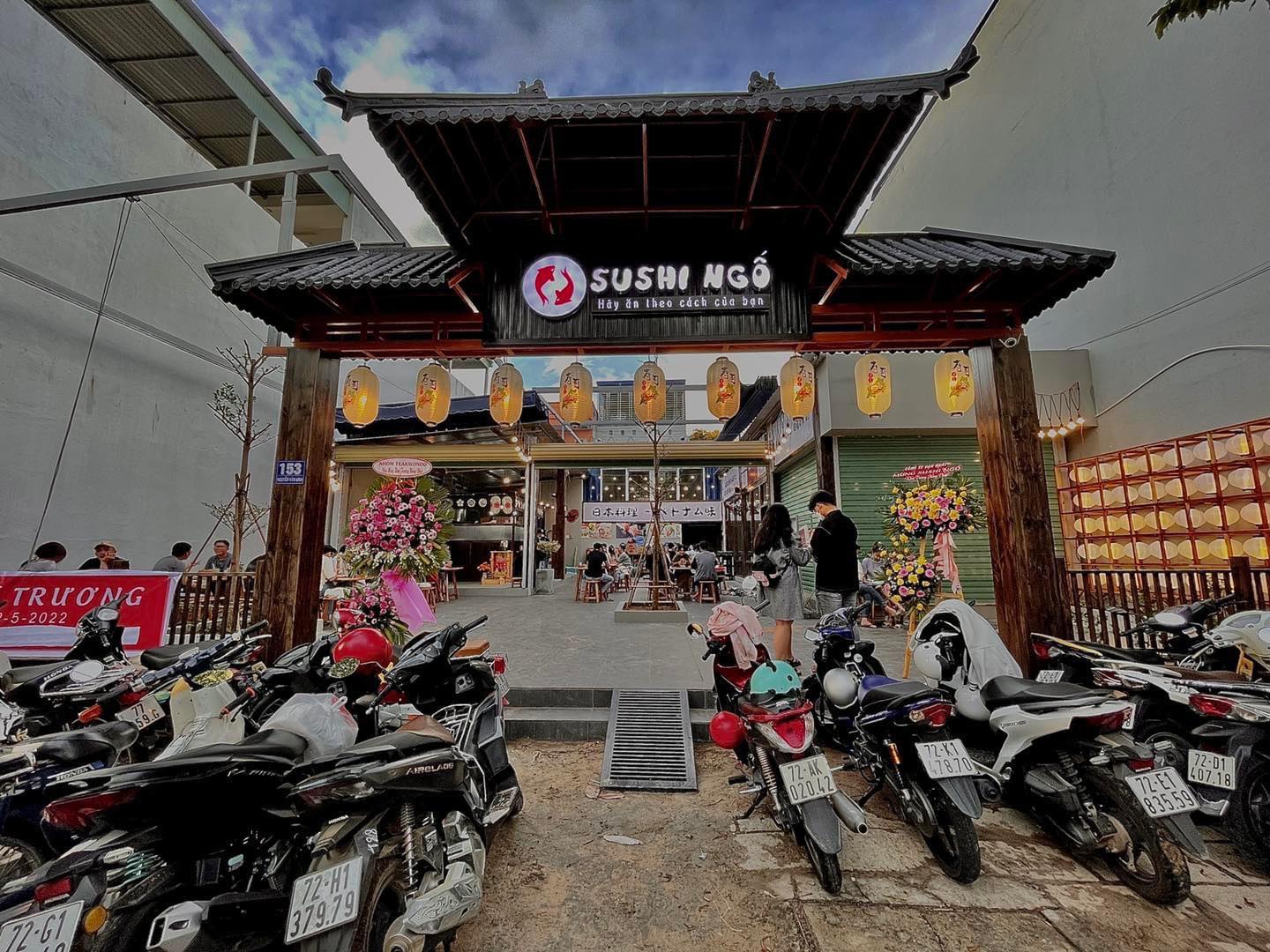 SUSHI NGÕ NHÀ HÀNG NHẬT BẢN