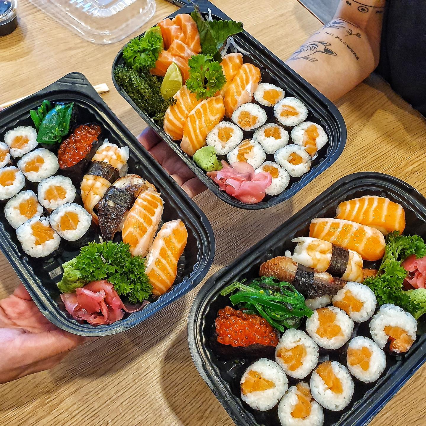 Sushi Ngố lu&ocirc;n cam kết về chất lượng an to&agrave;n thực phẩm
