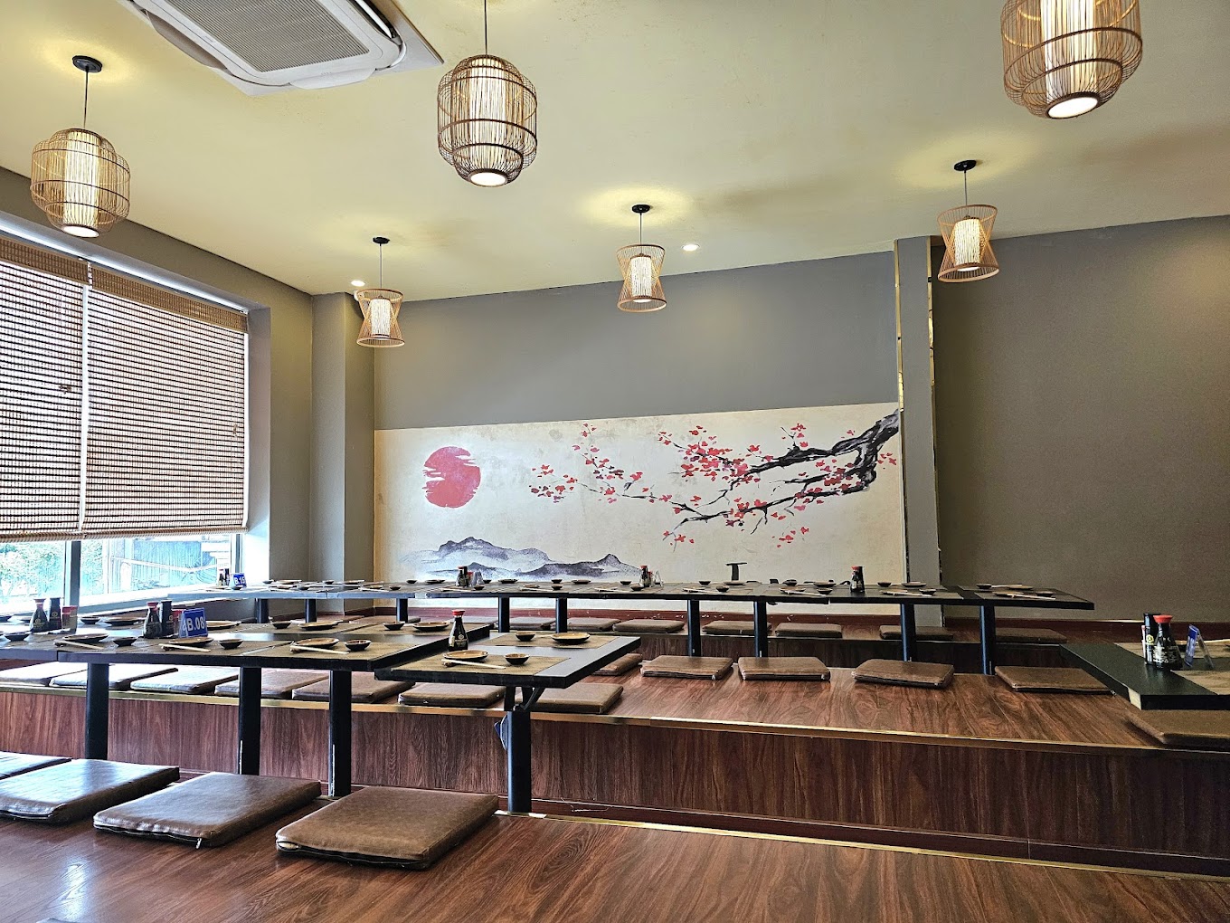 Sushi To cung cấp nhiều c&aacute;ch thức đặt b&agrave;n kh&aacute;c nhau