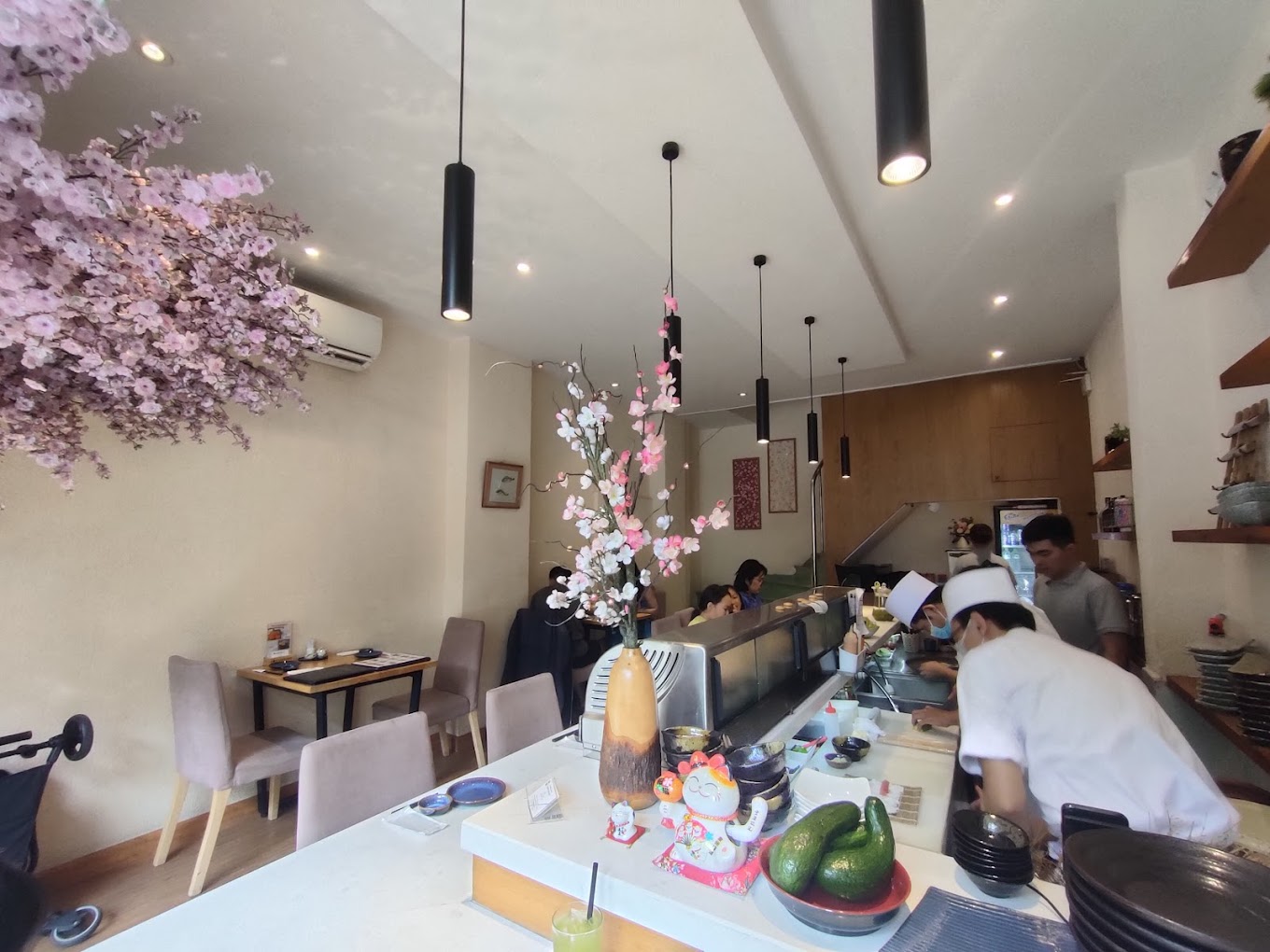 Kh&ocirc;ng gian tại Sushi Wagao mang đậm phong c&aacute;ch Nhật Bản